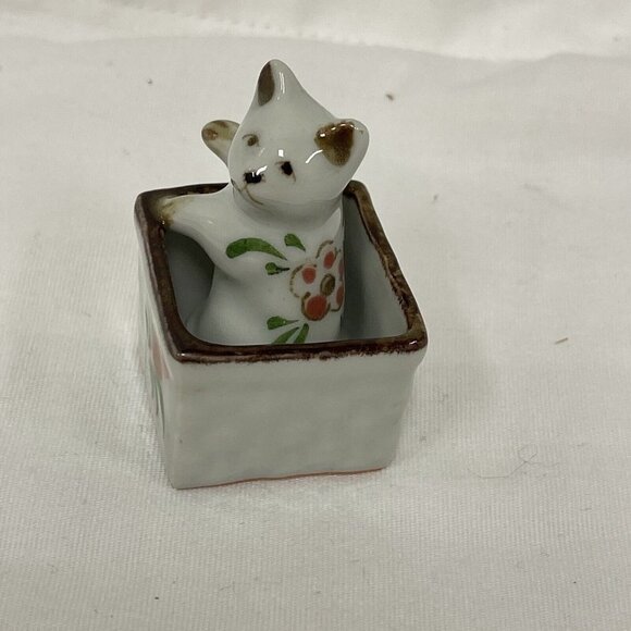 Kitty Cat in Basket Hand Painted Flowers Ceramic Crafted in Thailand Vintage - Picture 2 of 10